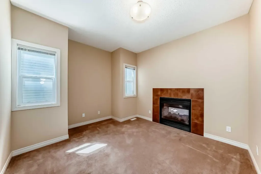 22 Everhollow Rise SW Calgary AB T2Y 5H2