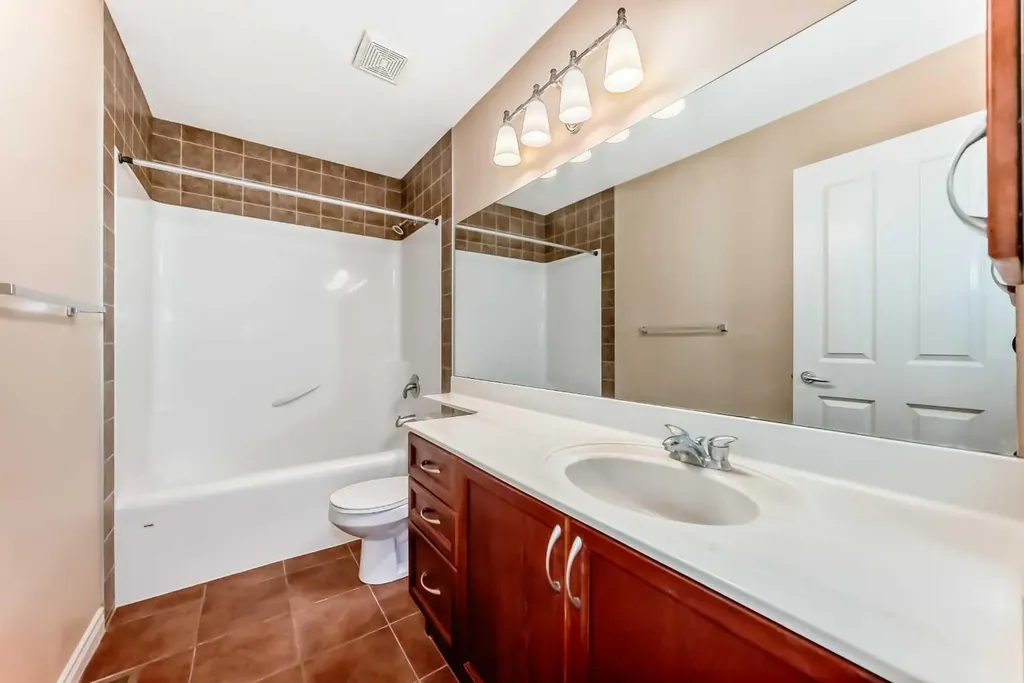 22 Everhollow Rise SW Calgary AB T2Y 5H2