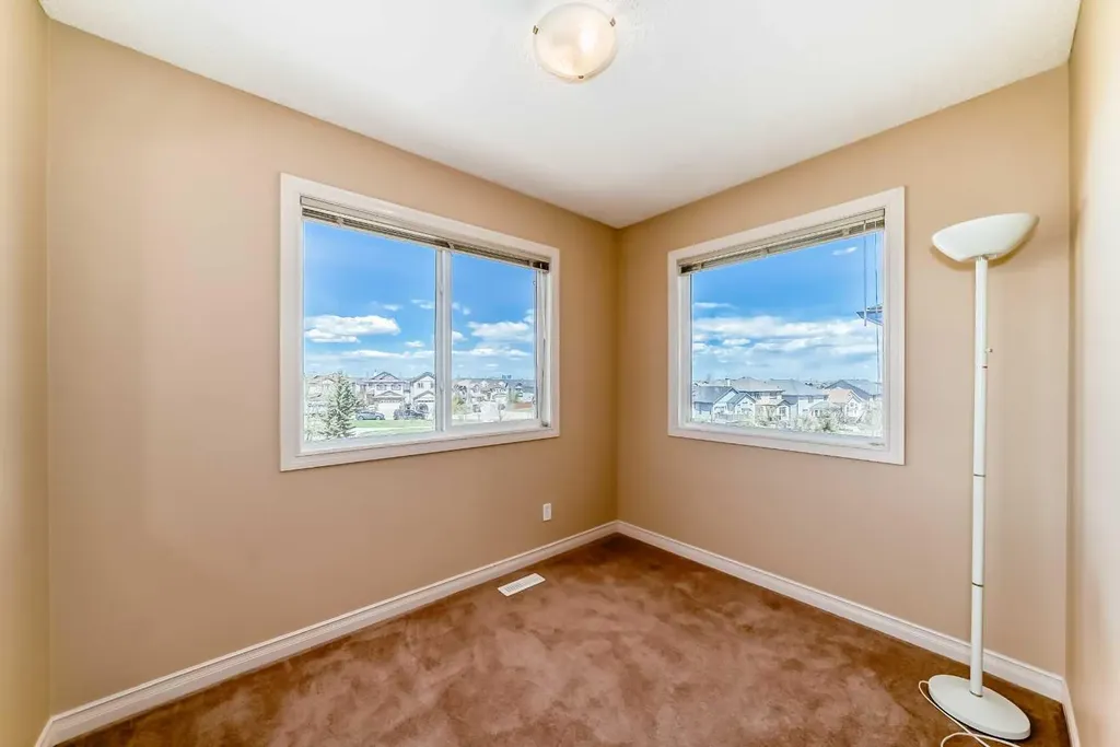 22 Everhollow Rise SW Calgary AB T2Y 5H2