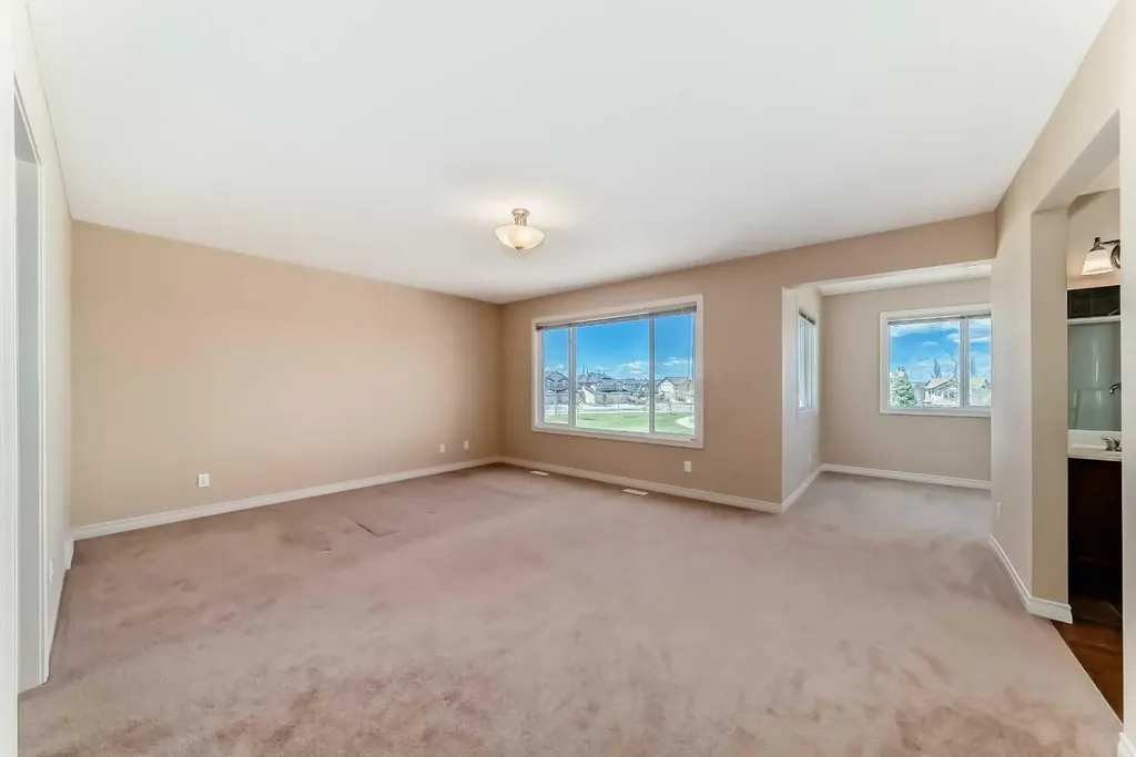 22 Everhollow Rise SW Calgary AB T2Y 5H2