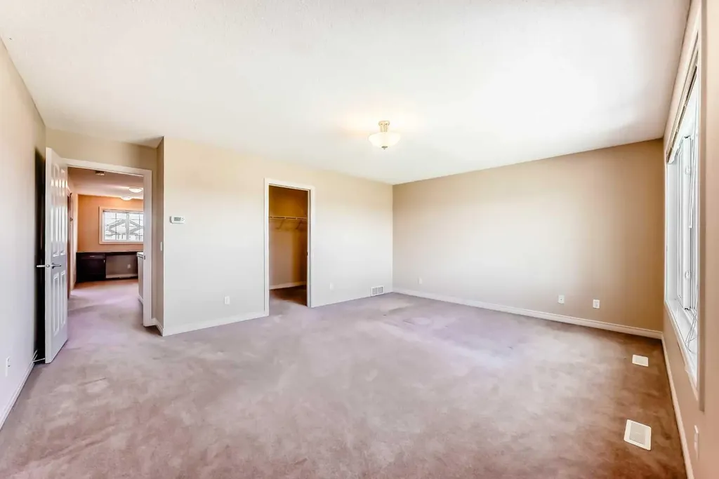 22 Everhollow Rise SW Calgary AB T2Y 5H2