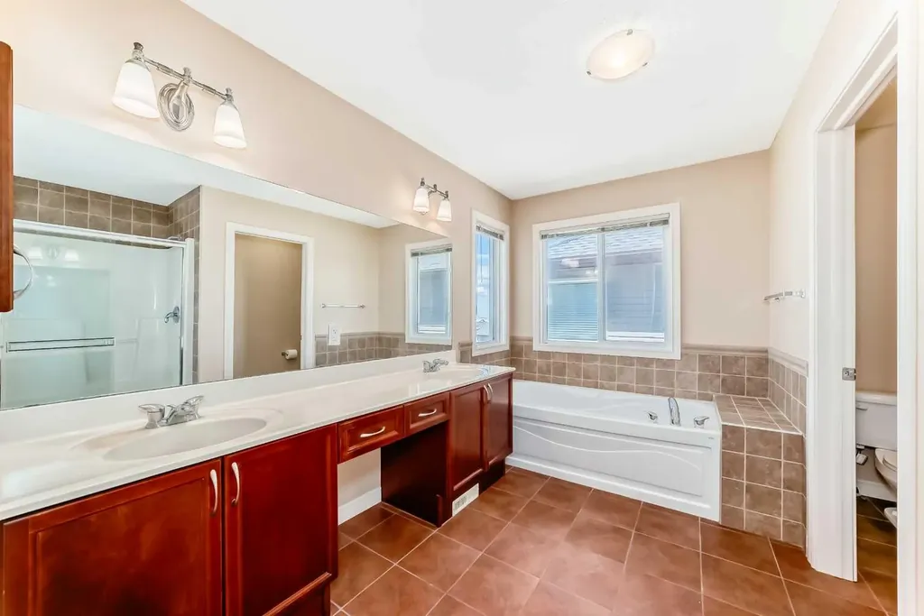 22 Everhollow Rise SW Calgary AB T2Y 5H2