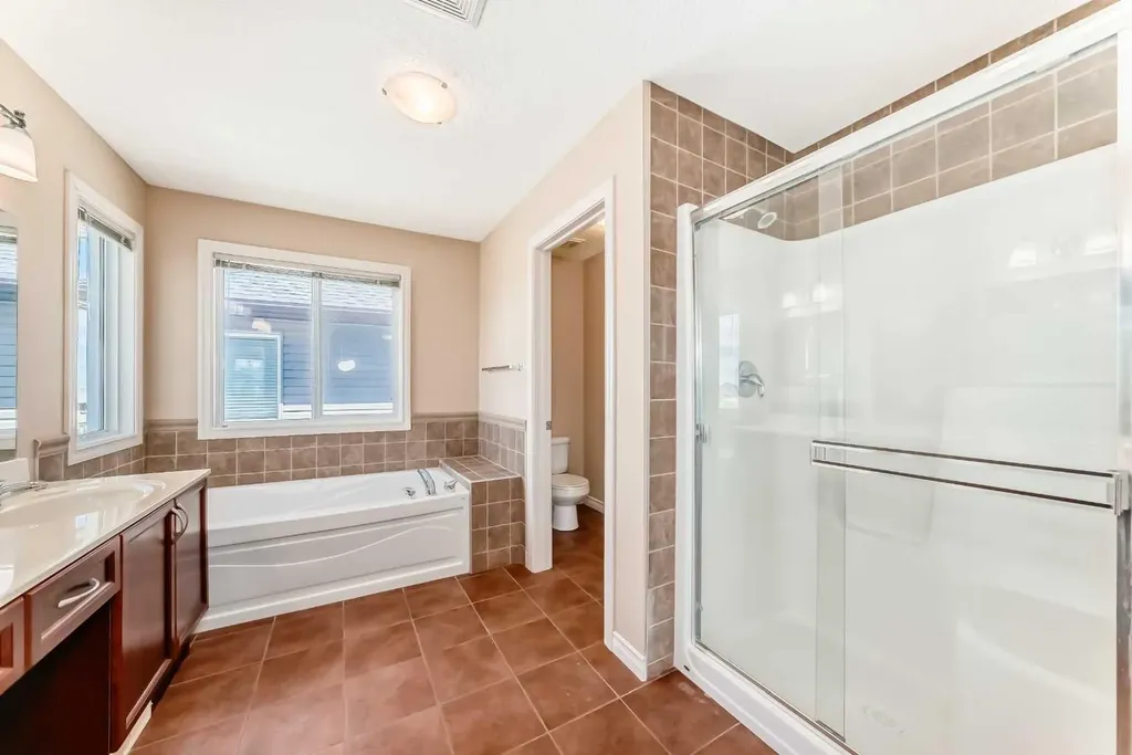 22 Everhollow Rise SW Calgary AB T2Y 5H2