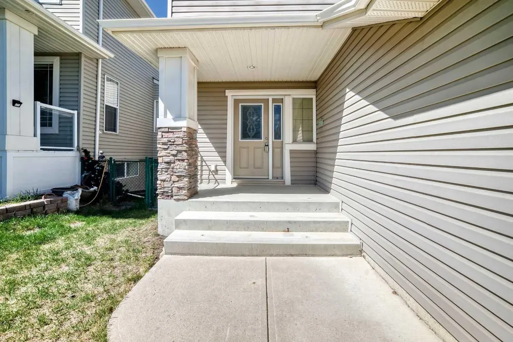 22 Everhollow Rise SW Calgary AB T2Y 5H2
