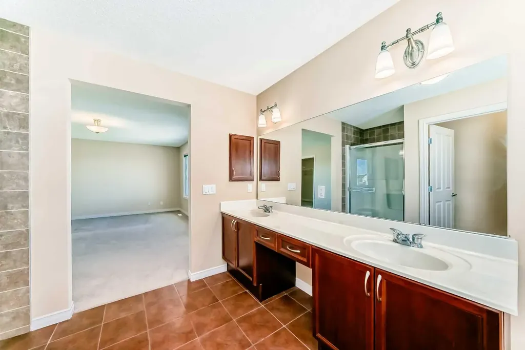 22 Everhollow Rise SW Calgary AB T2Y 5H2