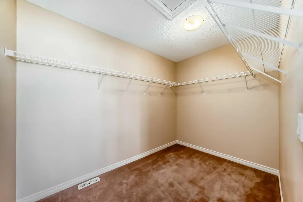 22 Everhollow Rise SW Calgary AB T2Y 5H2