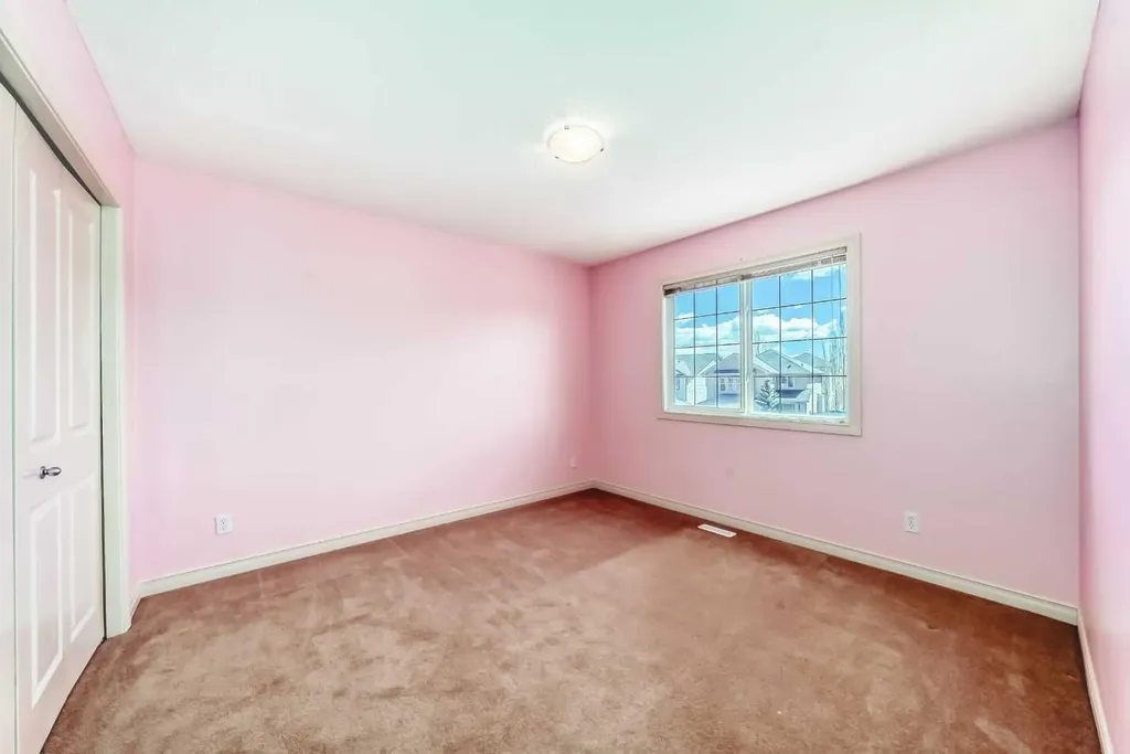 22 Everhollow Rise SW Calgary AB T2Y 5H2