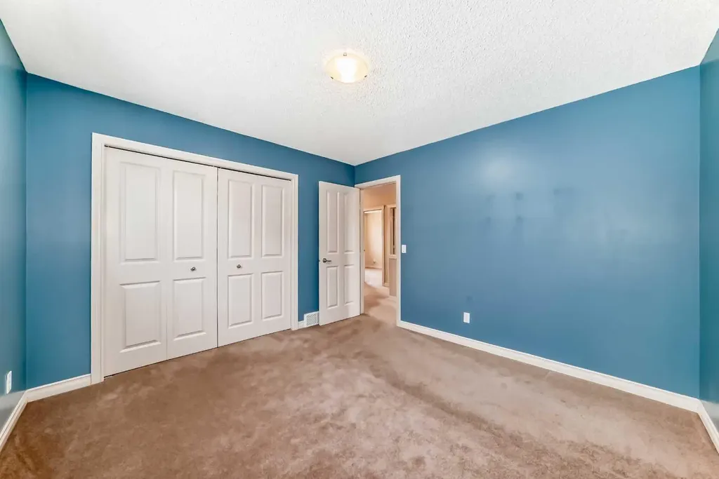 22 Everhollow Rise SW Calgary AB T2Y 5H2