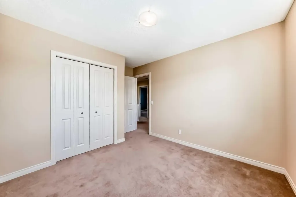 22 Everhollow Rise SW Calgary AB T2Y 5H2