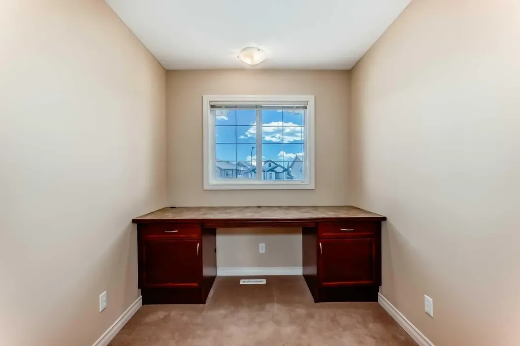 22 Everhollow Rise SW Calgary AB T2Y 5H2
