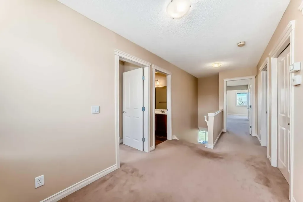 22 Everhollow Rise SW Calgary AB T2Y 5H2