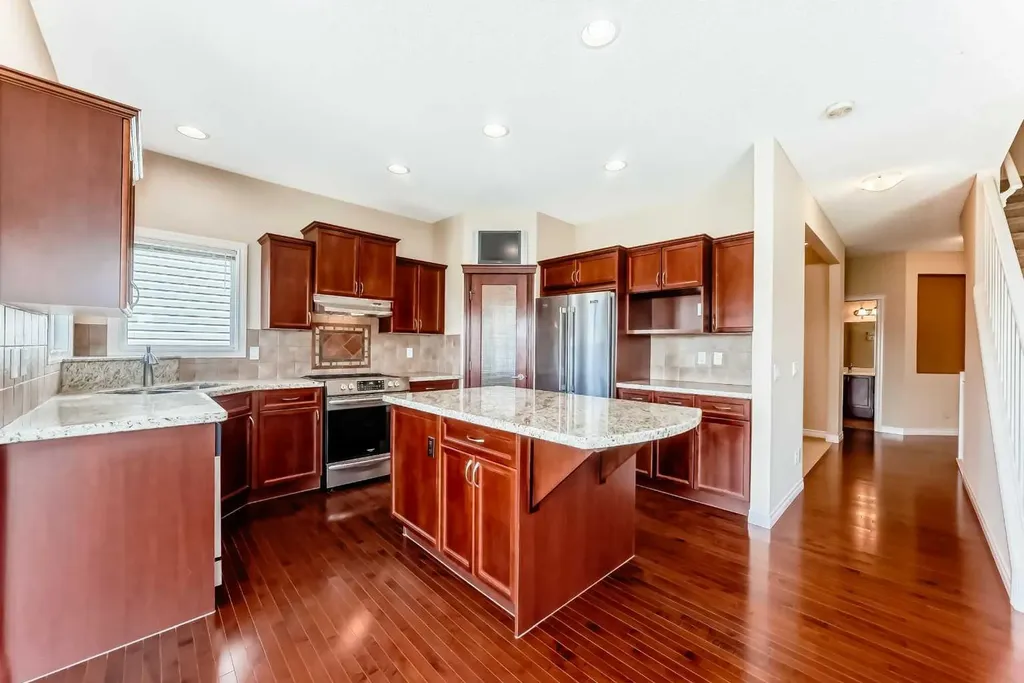 22 Everhollow Rise SW Calgary AB T2Y 5H2