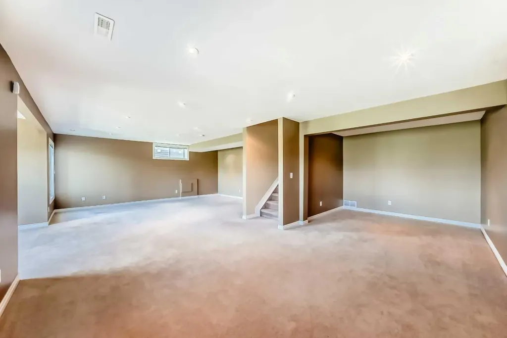 22 Everhollow Rise SW Calgary AB T2Y 5H2