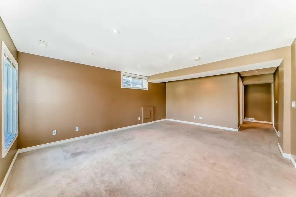 22 Everhollow Rise SW Calgary AB T2Y 5H2