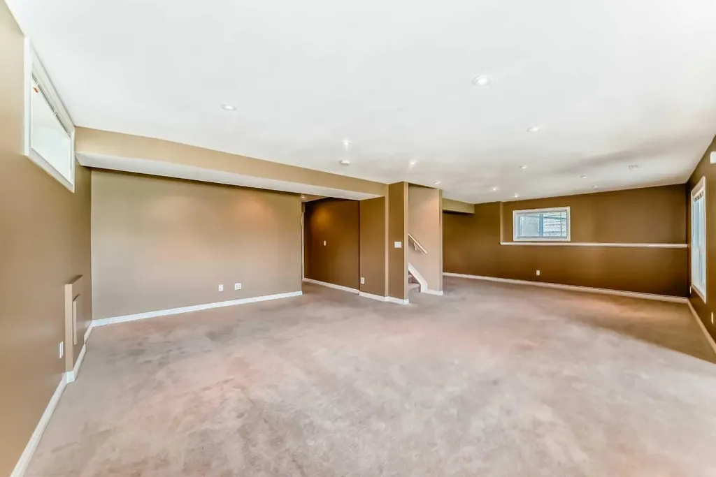 22 Everhollow Rise SW Calgary AB T2Y 5H2