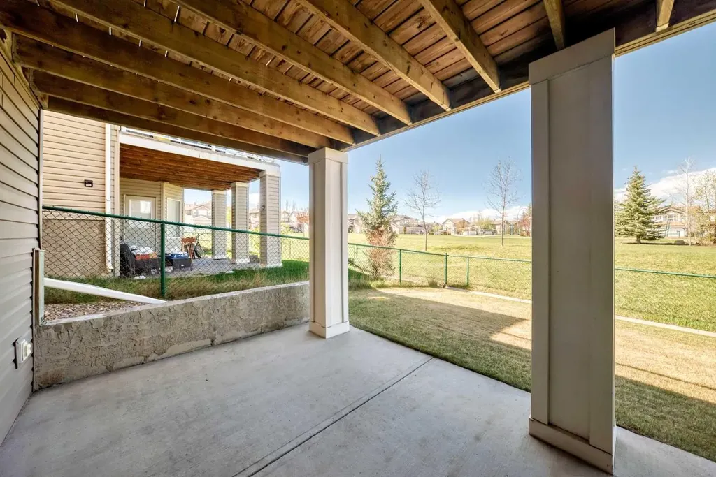 22 Everhollow Rise SW Calgary AB T2Y 5H2