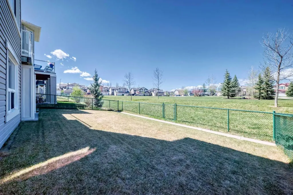 22 Everhollow Rise SW Calgary AB T2Y 5H2