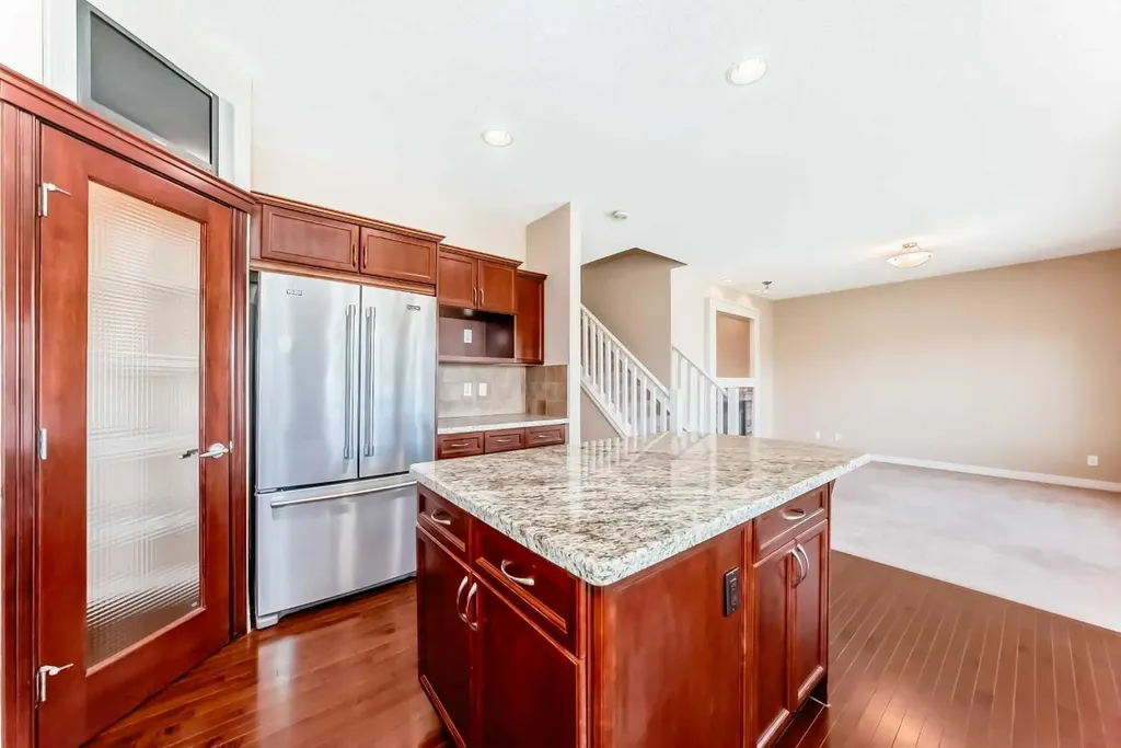 22 Everhollow Rise SW Calgary AB T2Y 5H2