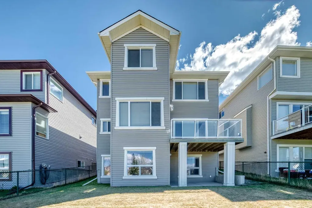 22 Everhollow Rise SW Calgary AB T2Y 5H2