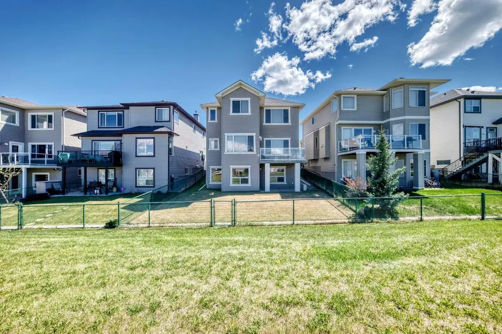 22 Everhollow Rise SW Calgary AB T2Y 5H2