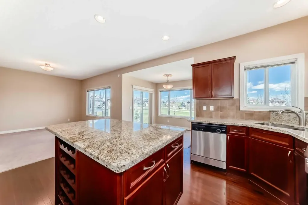 22 Everhollow Rise SW Calgary AB T2Y 5H2