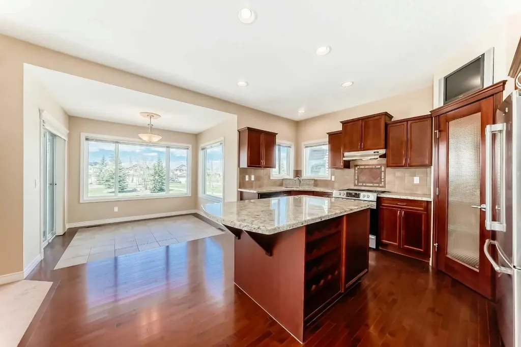 22 Everhollow Rise SW Calgary AB T2Y 5H2