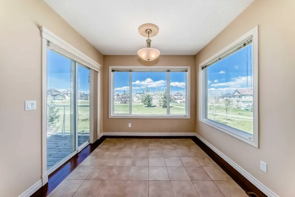22 Everhollow Rise SW Calgary AB T2Y 5H2
