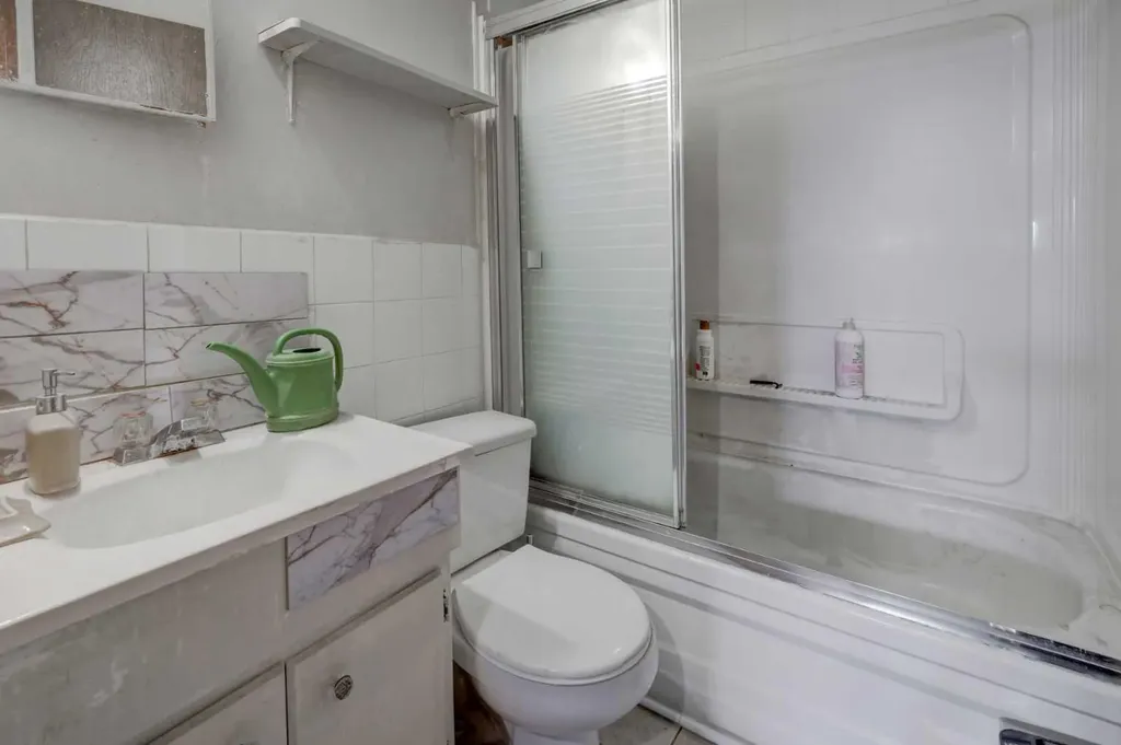 3403 42 Street NE Calgary AB T1Y 4K1