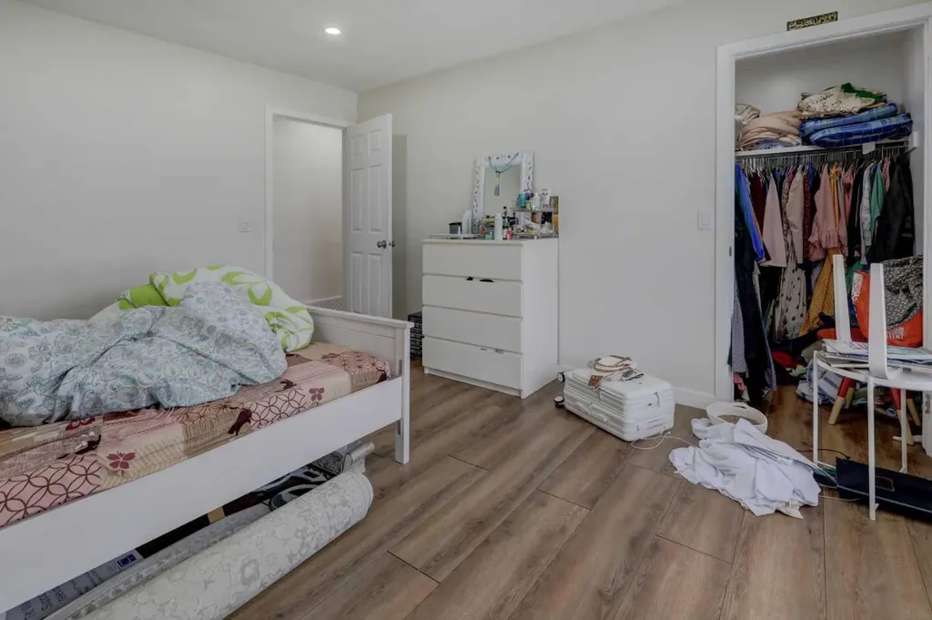 3403 42 Street NE Calgary AB T1Y 4K1