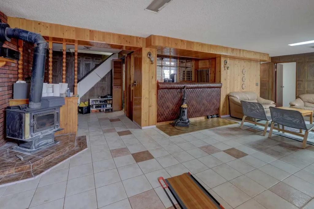 3403 42 Street NE Calgary AB T1Y 4K1