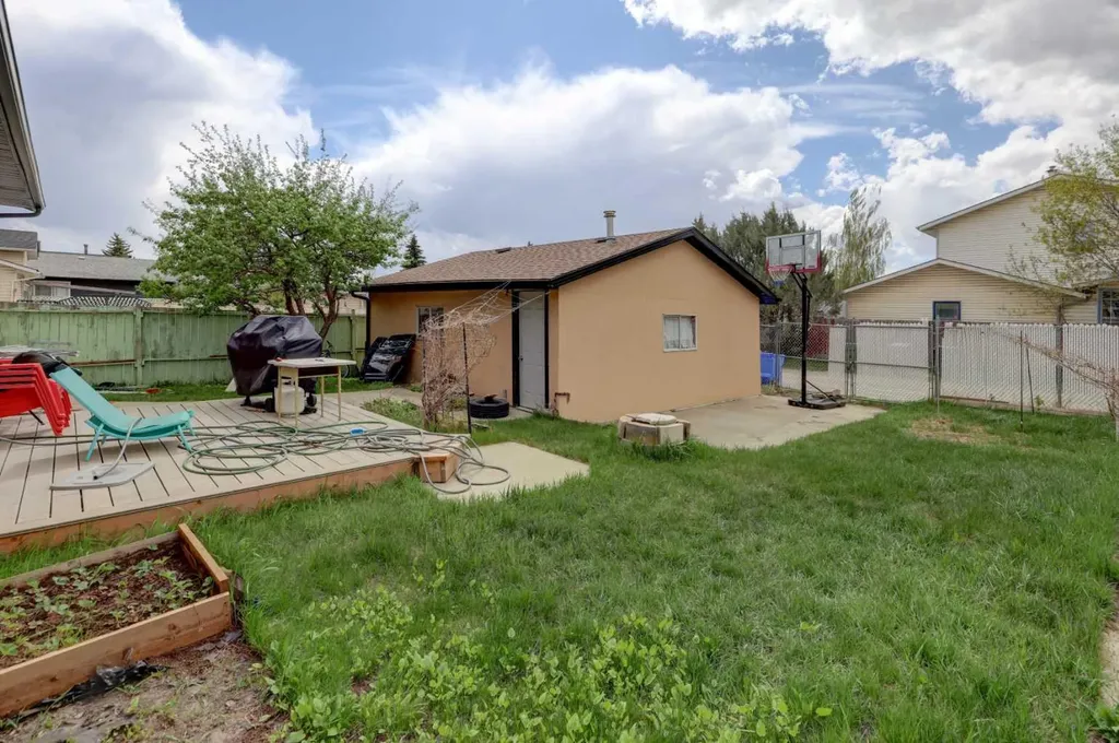 3403 42 Street NE Calgary AB T1Y 4K1