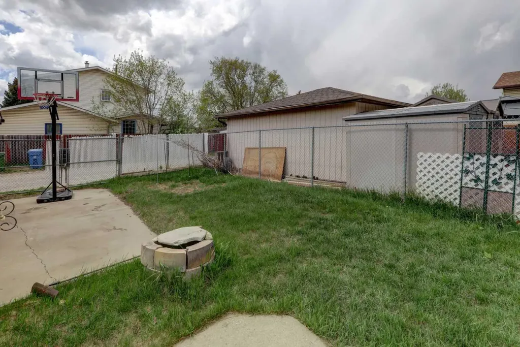 3403 42 Street NE Calgary AB T1Y 4K1