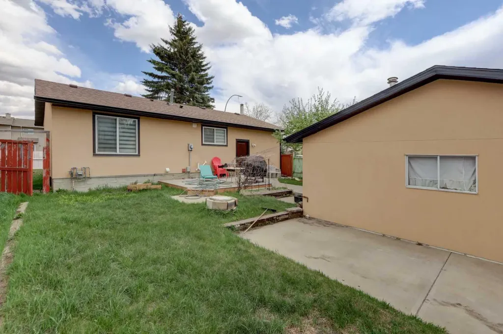 3403 42 Street NE Calgary AB T1Y 4K1