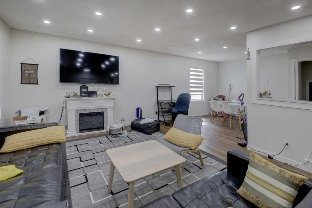 3403 42 Street NE Calgary AB T1Y 4K1