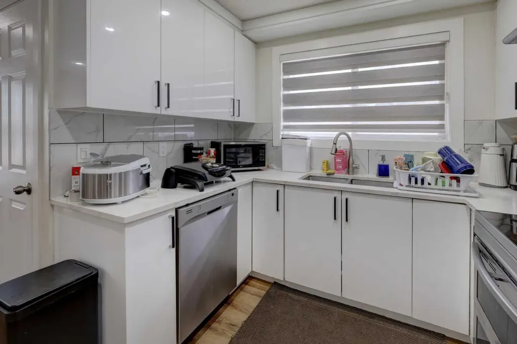 3403 42 Street NE Calgary AB T1Y 4K1
