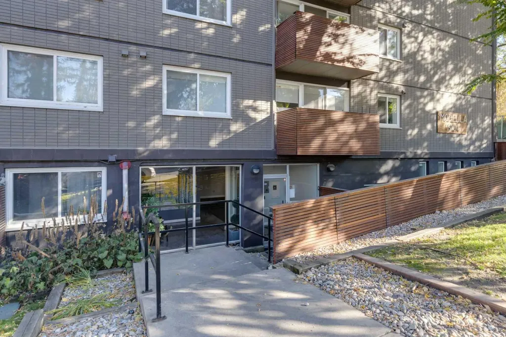 1904 10 Street SW Calgary AB T2T 3G1
