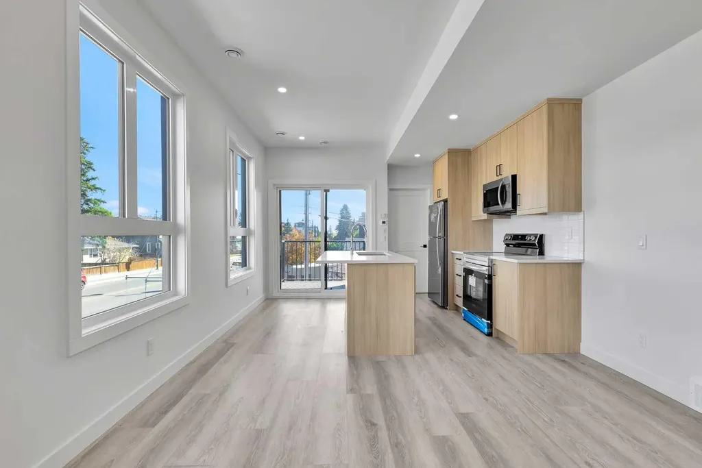 4903 Bowness Road NW Calgary AB T3B1H1