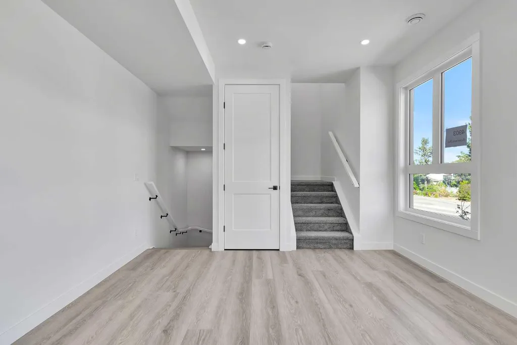 4903 Bowness Road NW Calgary AB T3B1H1