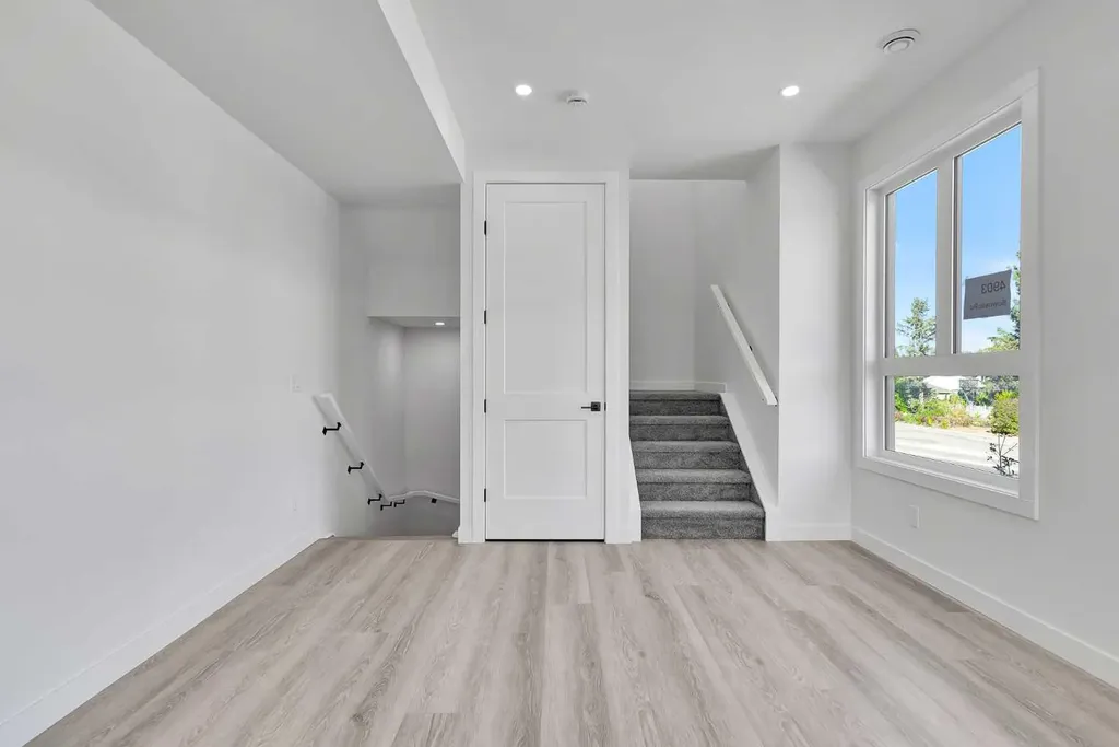 4903 Bowness Road NW Calgary AB T3B1H1