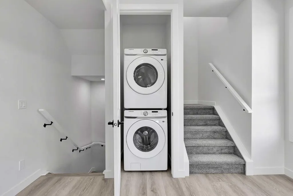 4903 Bowness Road NW Calgary AB T3B1H1