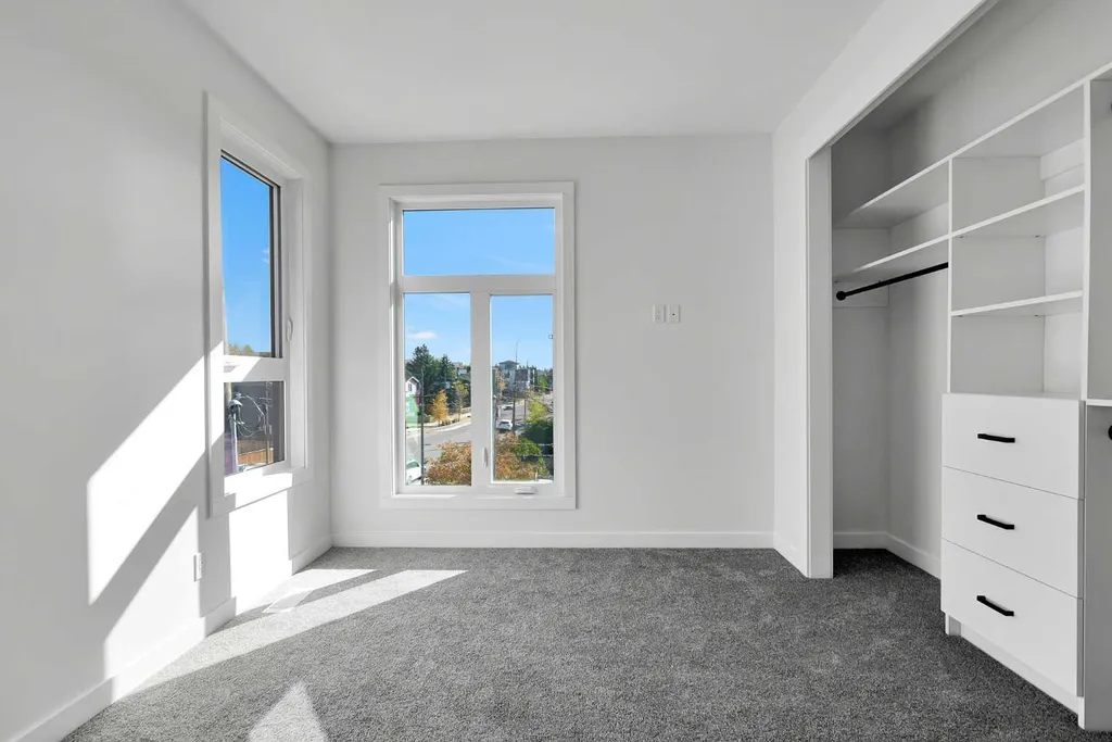4903 Bowness Road NW Calgary AB T3B1H1