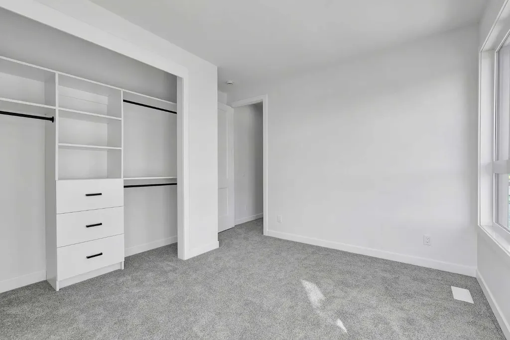 4903 Bowness Road NW Calgary AB T3B1H1