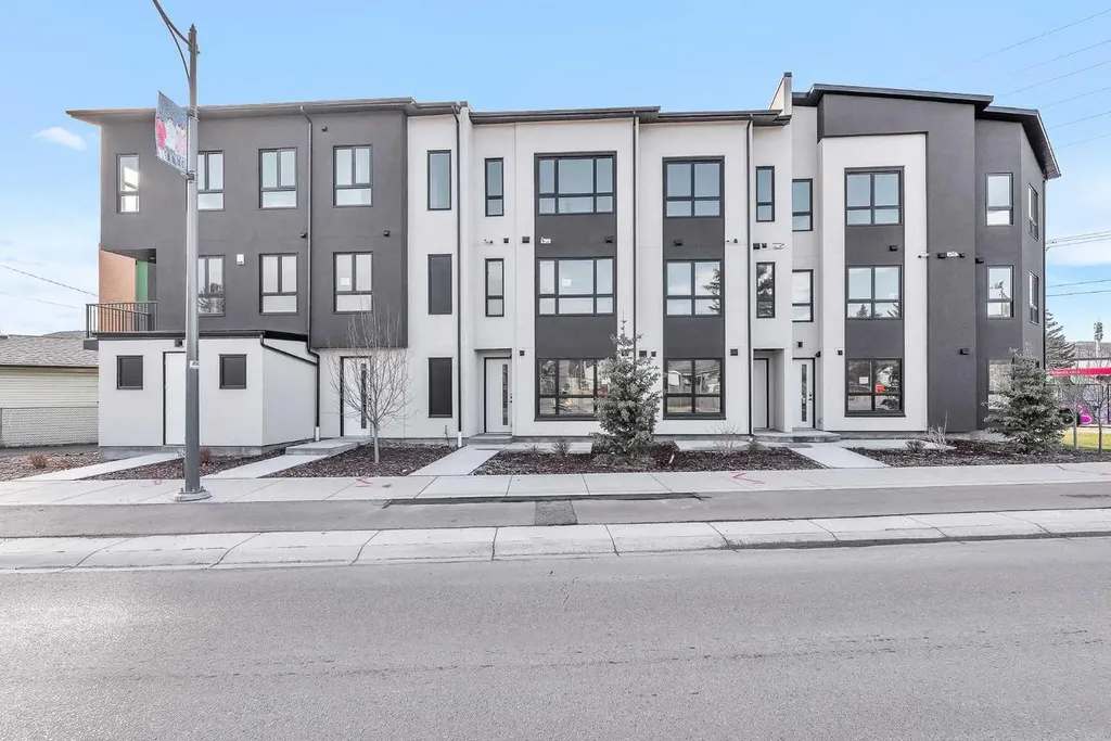 4903 Bowness Road NW Calgary AB T3B1H1