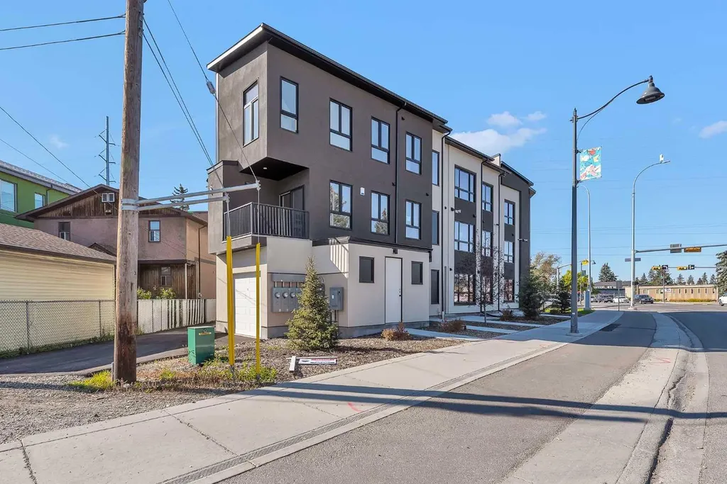 4903 Bowness Road NW Calgary AB T3B1H1