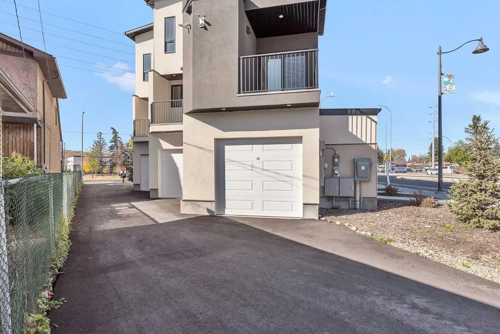 4903 Bowness Road NW Calgary AB T3B1H1