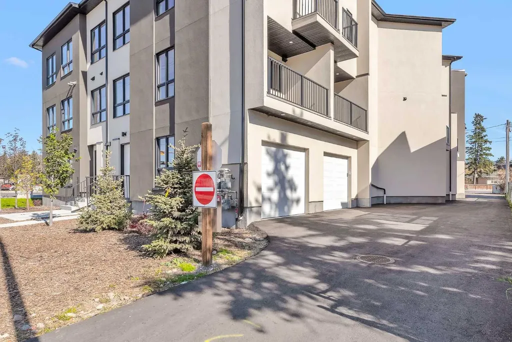 4903 Bowness Road NW Calgary AB T3B1H1