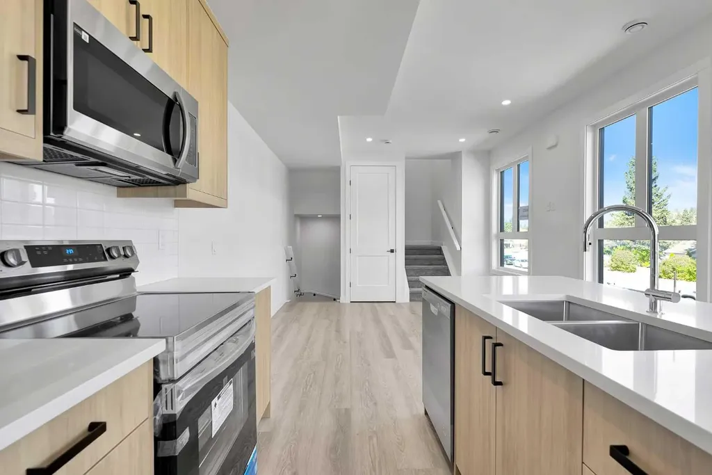 4903 Bowness Road NW Calgary AB T3B1H1