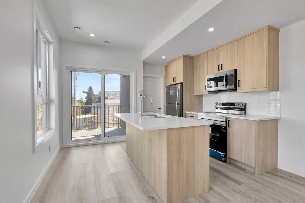 4903 Bowness Road NW Calgary AB T3B1H1