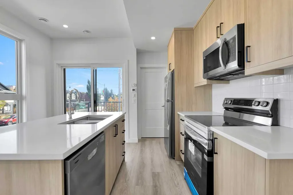 4903 Bowness Road NW Calgary AB T3B1H1
