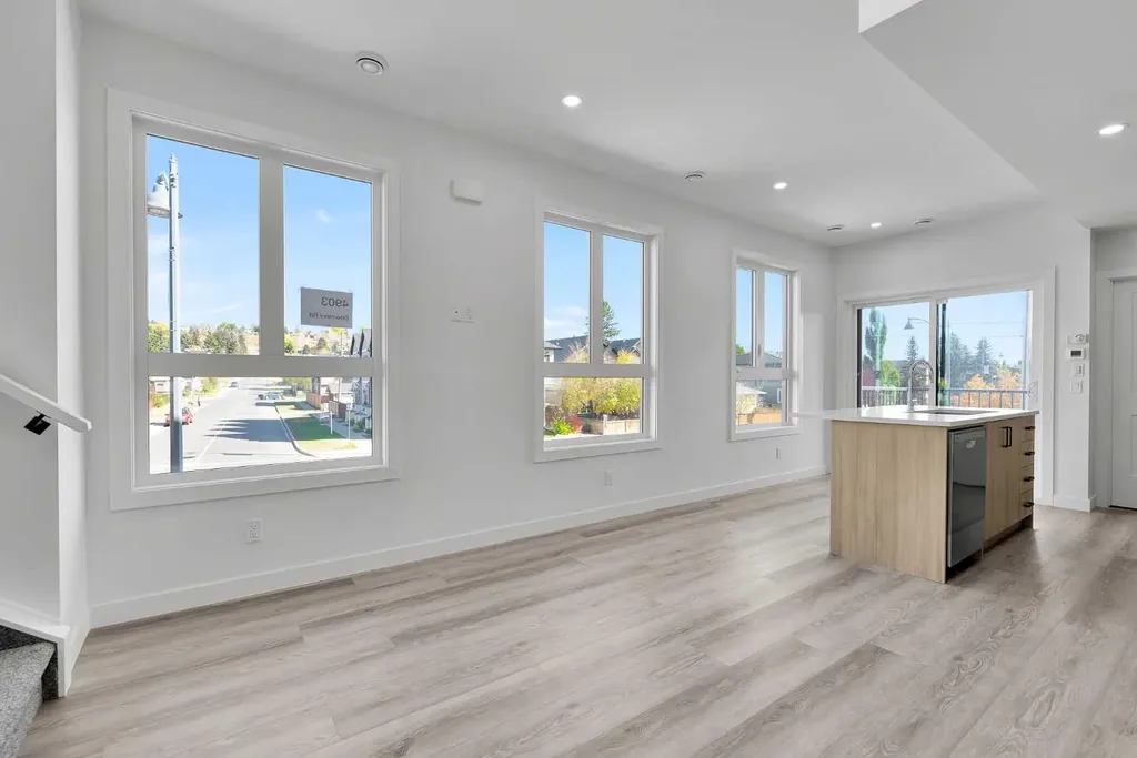 4903 Bowness Road NW Calgary AB T3B1H1